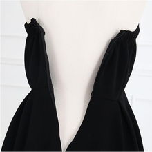 優(yōu)雅與性感的完美融合 艾森絲服飾新款掛脖花邊裝飾露背連衣裙